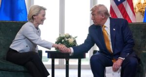 Liên minh châu Âu dừng thỏa thuận thương mại với Mỹ sau lời đe dọa thuế quan của Tổng Thống Donald Trump