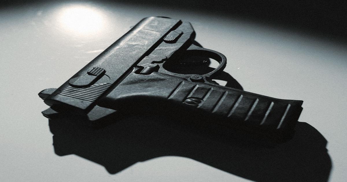 251017 hand gun drug user lr 4042fd