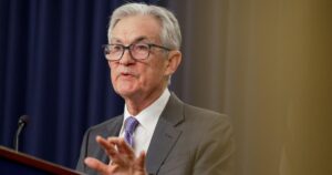 Chủ tịch Fed Jerome Powell dự phiên tòa Tối cao Pháp viện về quyền của Tổng Thống Donald Trump