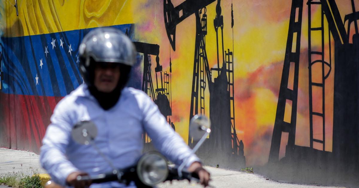 Kế hoạch dầu hỏa của Tổng Thống Donald Trump tại Venezuela đối mặt nhiều rủi ro 1 260103 venezuela oil ch 1058 bb8a7d 1