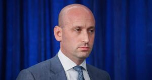 Cánh tay đắc lực của Tổng Thống Donald Trump ủng hộ lập trường thực dân