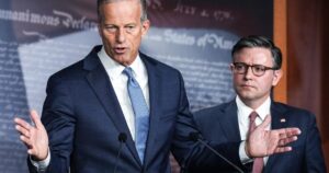 Giới Lãnh đạo Đảng Cộng hòa Phản đối Đề xuất Dùng Quân đội chiếm Greenland của Tổng Thống Donald Trump 29 Giới Lãnh đạo Đảng Cộng hòa Phản đối Đề xuất Dùng Quân đội chiếm Greenland của Tổng Thống Donald Trump