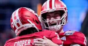 Indiana Đại Thắng Oregon, Tiến Thẳng Vào Chung Kết Giải Bóng Bầu Dục Đại Học