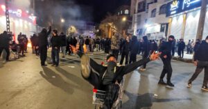 Giới Chức Israel và Ả Rập Đề Nghị Hoa Kỳ Hoãn Tấn Công Iran