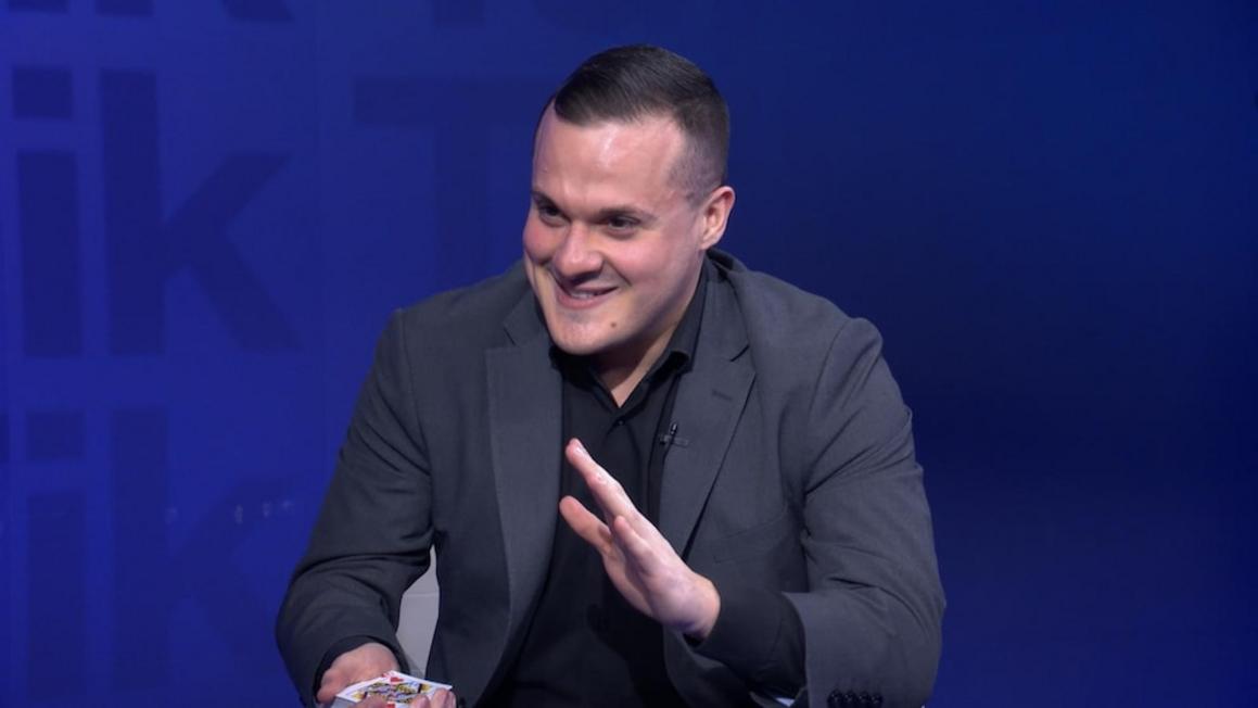 Ảo thuật gia Gianni Palumbo trổ tài với những trò 'ảo diệu' trên mạng xã hội 1