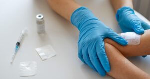 Bác sĩ cảnh báo bệnh viêm màng não mô cầu gia tăng, giới trẻ nên chích ngừa