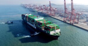 Trung Quốc báo cáo thặng dư thương mại kỷ lục, bất chấp thuế quan của Tổng Thống Donald Trump