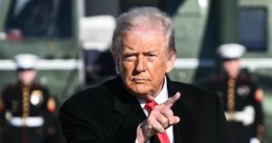 Tổng Thống Donald Trump đe dọa dùng Đạo luật Nổi dậy để đối phó với biểu tình ở Minneapolis