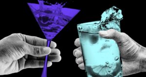 Rượu bia có hại cho sức khỏe nhưng liệu có giúp con người bớt cô đơn?