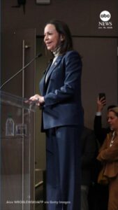 Bà lãnh đạo đối lập Venezuela trao huy chương Nobel cho Tổng Thống Donald Trump