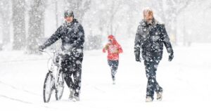 Thời tiết khắc nghiệt: Bão tuyết và giá rét bao trùm miền Đông và Nam