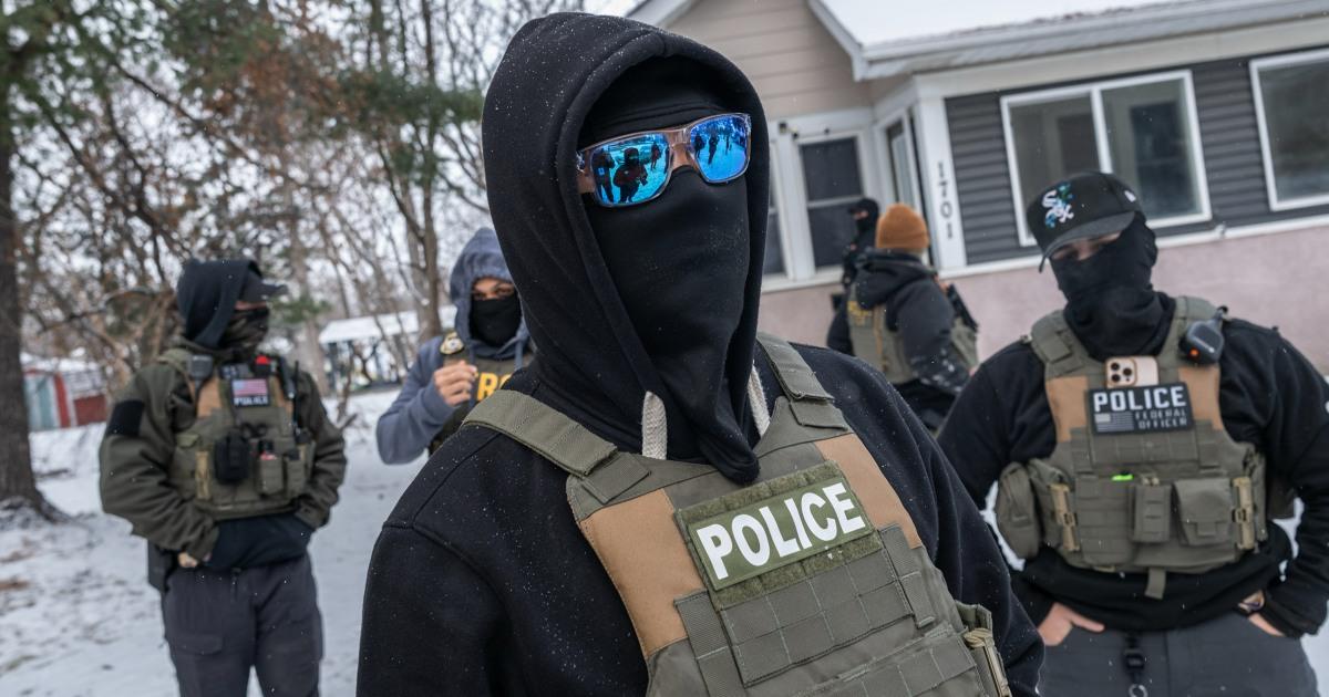 ICE cho phép nhân viên vào nhà dân không cần trát tòa 1 260121 ICE homes jg 576033 1