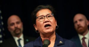 Thị Trưởng gốc H’Mông lên tiếng về các cuộc vây bắt của ICE