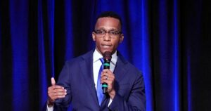 Dân biểu Christian Menefee thắng đặc biệt tại Texas