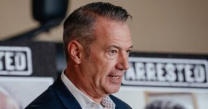 Chính quyền Trump thả người nhập cư bị giam giữ ở Minnesota sau khi thẩm phán đe dọa bắt giám đốc ICE