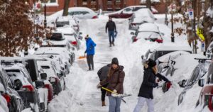 Hàng triệu người vẫn dưới cảnh báo khi cái lạnh khắc nghiệt bao trùm phần lớn nước Mỹ 25 Hàng triệu người vẫn dưới cảnh báo khi cái lạnh khắc nghiệt bao trùm phần lớn nước Mỹ