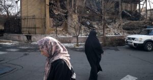 Người biểu tình Iran trông cậy vào Tổng Thống Trump giữa cuộc đàn áp của chính phủ 13 Người biểu tình Iran trông cậy vào Tổng Thống Trump giữa cuộc đàn áp của chính phủ