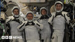 Phi hành gia NASA phải sơ tán y tế khẩn cấp khỏi Trạm Vũ trụ