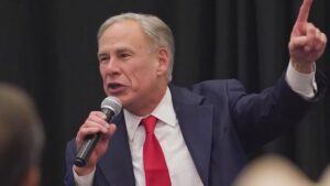 Thống Đốc Texas Greg Abbott Báo Cáo Gần 106 Triệu Đô La Tiền Mặt