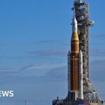 Tên lửa Mặt Trăng khổng lồ của NASA đã đến bệ phóng