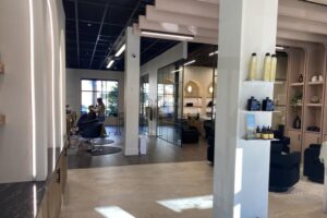 Tiệm RHI & Co Salon di dời đến địa điểm mới tại Highland Village 3 Tiệm RHI & Co Salon di dời đến địa điểm mới tại Highland Village