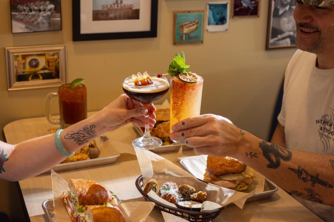 High Road DelicaTexan khai trương tại Austin với thực phẩm thủ công, cà phê và cocktail 1 403536