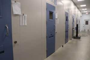 Nhà tù Hạt Hays Sẽ Tăng Cường Chăm Sóc Sức Khỏe Tâm Thần, Cắt Giảm Chi Phí 32 Nhà tù Hạt Hays Sẽ Tăng Cường Chăm Sóc Sức Khỏe Tâm Thần, Cắt Giảm Chi Phí