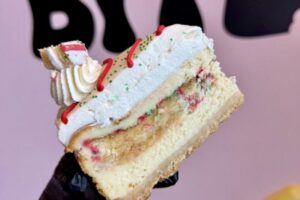 Tiệm bánh Little B’s mừng một năm phục vụ cộng đồng Kingwood