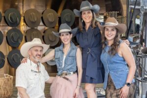 Cửa hàng thiết kế và mũ gia đình khai trương tại Heights