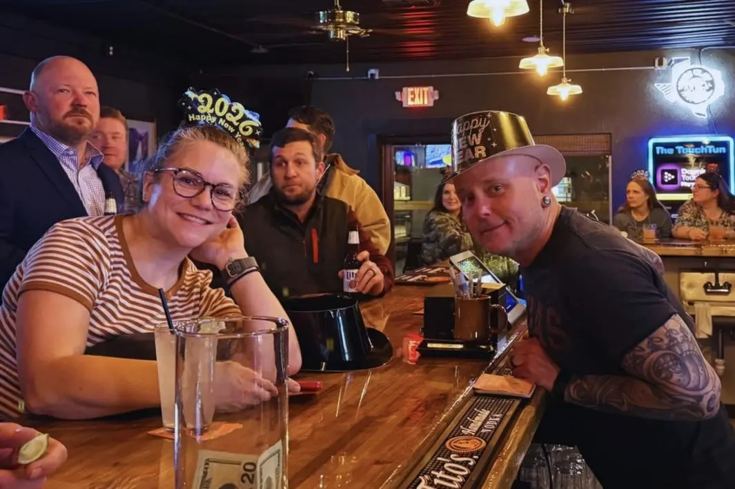 Quán bar Birdsong khai trương ở Smithville, Texas