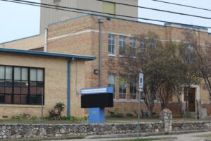 Học khu Austin cân nhắc tương lai của hai trường tiểu học trước khi đóng cửa