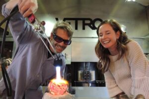 Hài kịch, làm thủy tinh: Điểm danh 5 sự kiện cuối tuần ở Dallas-Fort Worth 19 Hài kịch, làm thủy tinh: Điểm danh 5 sự kiện cuối tuần ở Dallas-Fort Worth