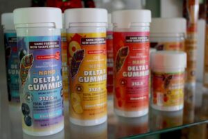 Texas đề xuất tăng 10,000% phí cho các cửa hàng bán lẻ THC có nguồn gốc từ cây gai dầu