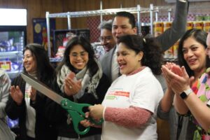 Ngân hàng Thực phẩm Trung tâm Texas khai trương các nhà phân phối thực phẩm tại 6 trường tiểu học AISD