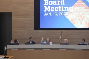 Hội đồng Cy-Fair ISD Hoãn Bỏ Phiếu về Sửa đổi Chính sách về Tài liệu Hướng dẫn