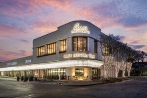 Nhà hàng Perry’s Steakhouse & Grille đóng cửa địa điểm ở River Oaks