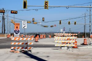 Đóng đường tạm thời trên FM 1103, FM 1518 chuẩn bị nâng cấp