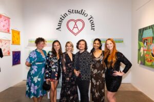 'Almost Real Things' Kỷ niệm 10 năm thành lập tại Đông Austin 16 ‘Almost Real Things’ Kỷ niệm 10 năm thành lập tại Đông Austin