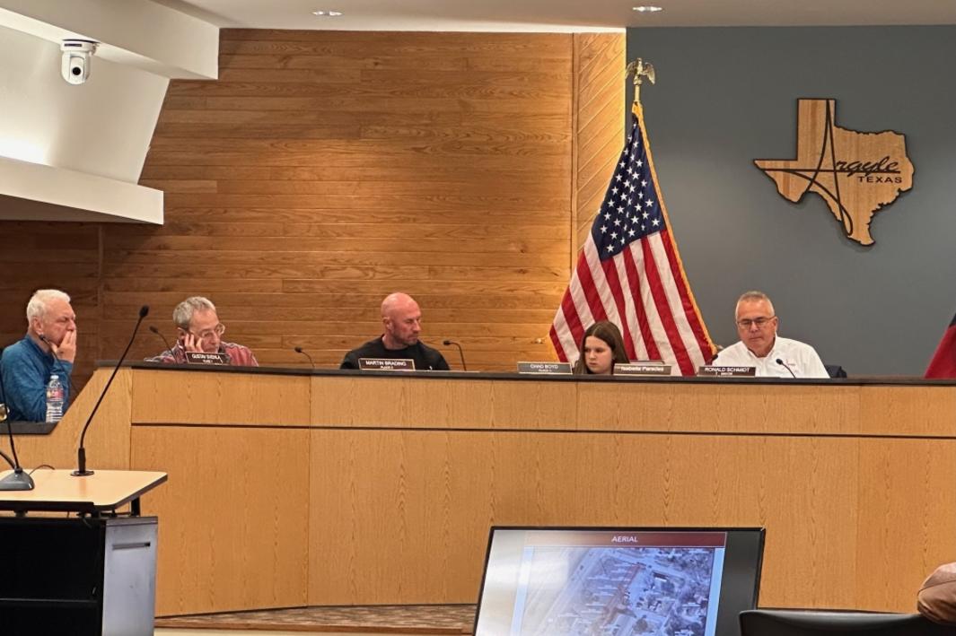 Hội đồng thành phố Argyle kêu gọi bầu cử đặc biệt về thuế đường và nhiệm kỳ dài hơn 1 406464