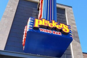 Pluckers Wing Bar đã khai trương tại Shenandoah