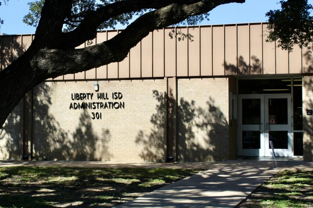 Học khu Liberty Hill điều chỉnh lịch học sau khi tiểu bang bác đơn xin miễn trừ 1 407137