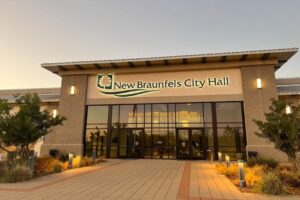 New Braunfels Thông Qua Thỏa Thuận Đặt Chuyên Gia Sức Khỏe Tâm Thần Vào Trung Tâm Điều Phối