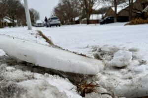 Học khu Denton ISD kéo dài thời gian đóng cửa trường học đến thứ Năm do điều kiện băng giá tiếp diễn