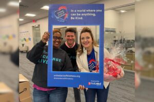 Ngân Hàng First United Kỷ Niệm Ngày Hành Động Từ Thiện