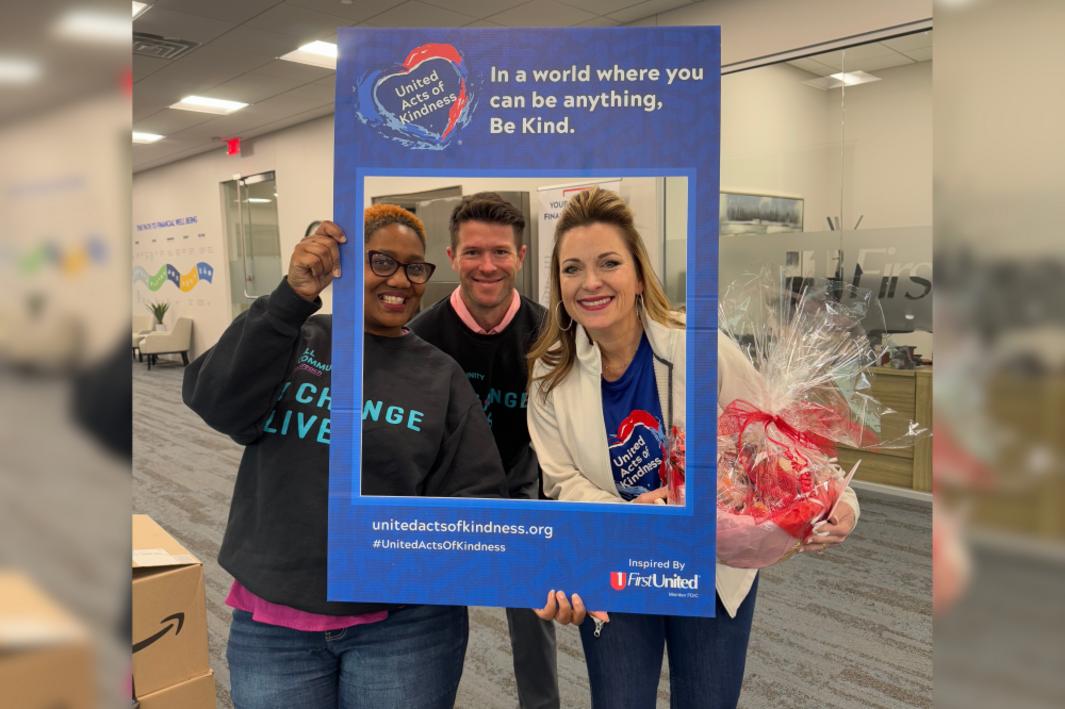 Ngân Hàng First United Kỷ Niệm Ngày Hành Động Từ Thiện 1 407295