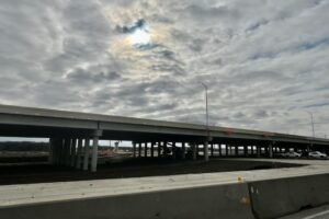 Quốc lộ 114 đóng cửa tại Roanoke do tai nạn xe tải chở hàng nguy hiểm