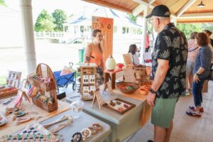 Làng Di Sản Allen: Từ Bí Ẩn Hình Sự Đến Chợ Nông Sản