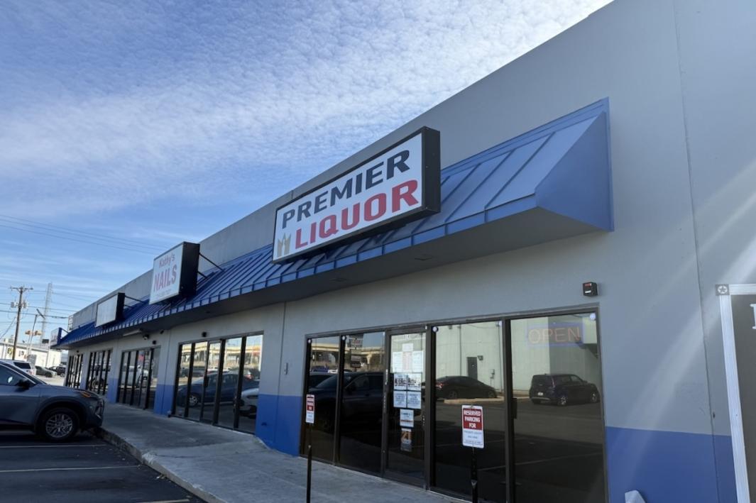 Cửa hàng rượu mới phục vụ các loại đồ uống có cồn và hơn thế nữa tại Live Oak 1 407511