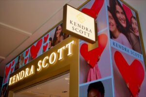 Kendra Scott mở cửa hàng đầu tiên tại sân bay quốc tế Austin-Bergstrom 4 Kendra Scott mở cửa hàng đầu tiên tại sân bay quốc tế Austin-Bergstrom