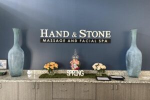 Hand & Stone Massage mở cửa tại khu Heights